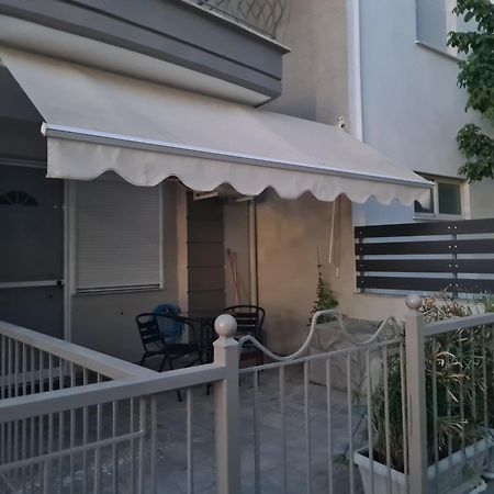 Makis Apartments Touzla Ofrínion Esterno foto