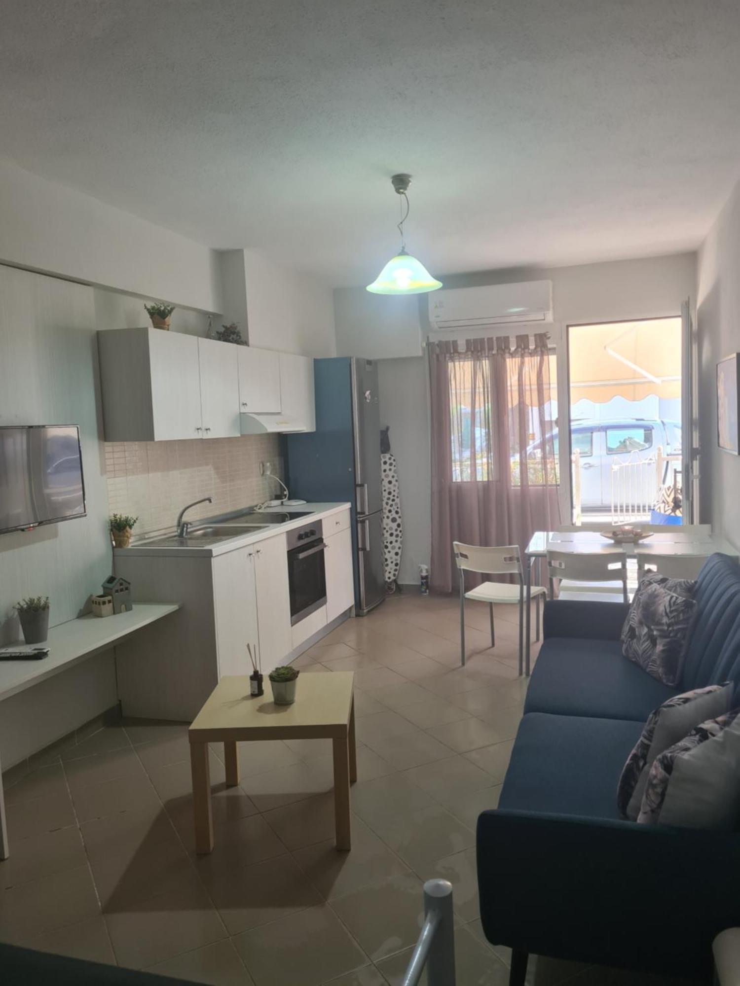 Makis Apartments Touzla Ofrínion Esterno foto