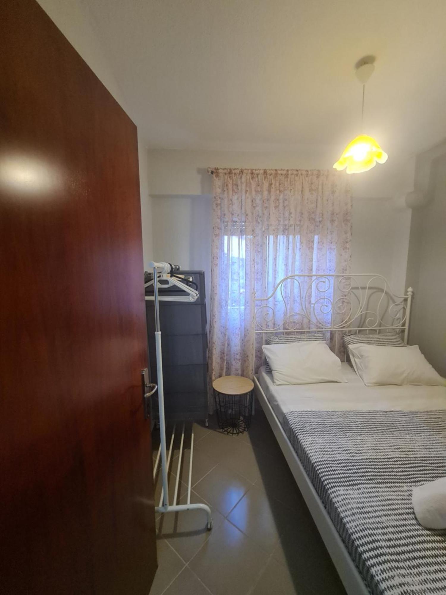 Makis Apartments Touzla Ofrínion Esterno foto