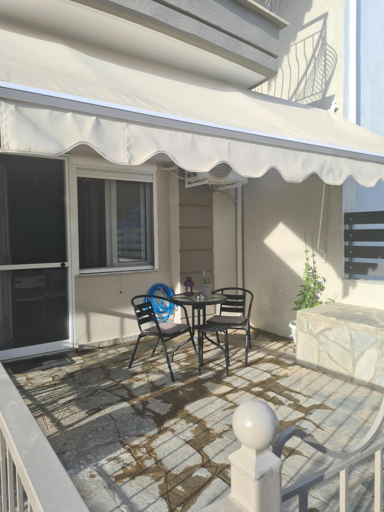 Makis Apartments Touzla Ofrínion Esterno foto